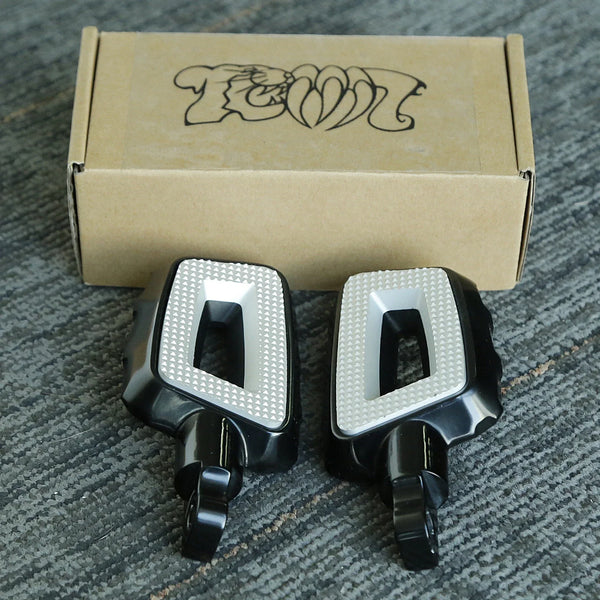 Male Mount FootPegs Footrests Fit For Harley Touring Road Glide Sportster 1200